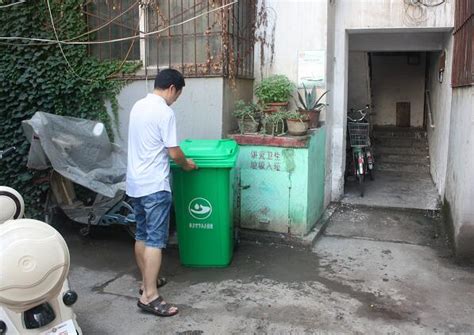 新乡市节水办购置垃圾箱全力帮扶无主庭院 助力创文