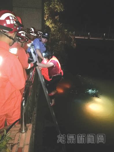 男子开车坠入2米深水库精疲力尽时迎来希望-龙泉新闻网