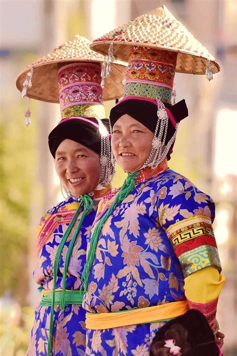 蒙古族穿蒙古袍的讲究,蒙古族结婚穿的蒙古袍_大山谷图库