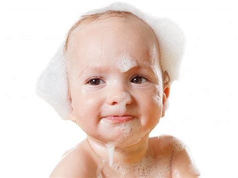 给新生儿洗头图片-包图网