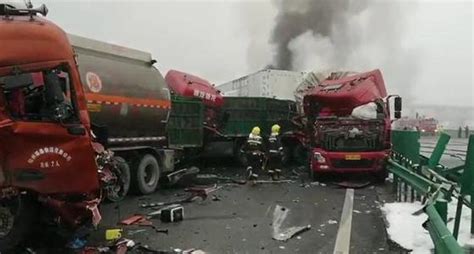 陕西40余辆车相撞已致多人死伤-陕西高速路况最新消息 - 见闻坊