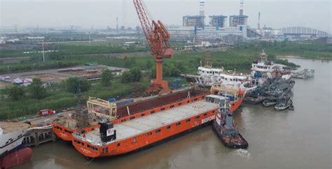 芜湖造船厂两船下水、两船试航