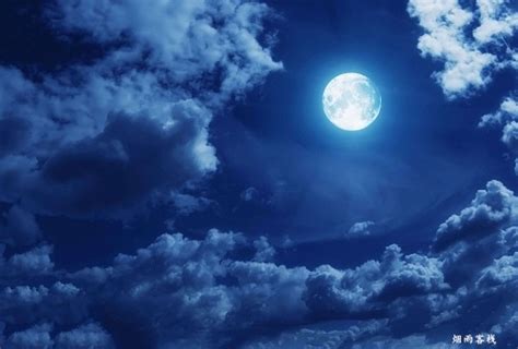 关于月亮的诗句100首 寄托情感唯美浪漫诗词