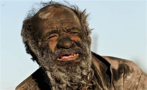 世界上最脏的人60年来首次洗澡，几个月后去世，享年94岁|享年|哈吉|法尔斯省_新浪新闻