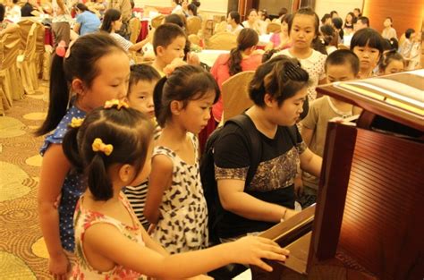 2013湘潭天歌琴行韦伯英昌乐器产品推广会成功举_北京国乐钢琴城官网
