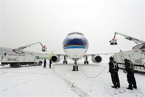 南航大连积极应对2018首场大雪（图）-中国民航网