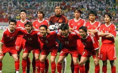 02世界杯中国与巴西赛后交换球衣图片（66楼上世界杯章特写 ...