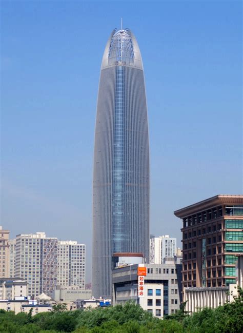 “空中造楼机”4天建一层！深圳在建最高楼城脉金融中心主体结构封顶|建筑|项目|金融中心_新浪新闻