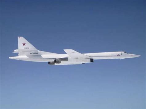 白天鹅归来！俄军接受首架全新图160轰炸机，全部国产_凤凰网视频_凤凰网