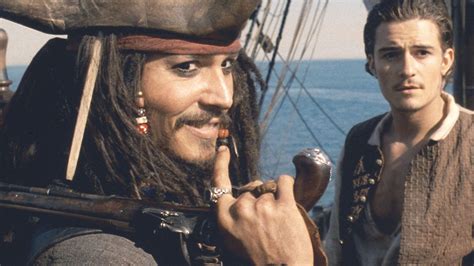 迪士尼计划重启加勒比海盗 谁能替代约翰尼·德普演好杰克船长？|迪士尼|加勒比海盗|约翰尼·德普_新浪新闻