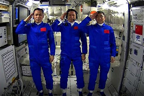 中国空间站内部曝光！全中文界面，欧洲宇航员正苦学汉语|空间站|宇航员|全中文_新浪新闻