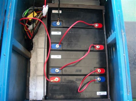 UPS电源16节电池串联196V和两组并联96V安装接线图