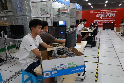 机电学院携手信息技术学院在2020中国大学生机械工程创新创意大赛 ——第三届智能制造大赛（全国总决赛）荣获佳绩