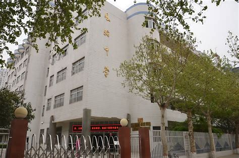 咸阳渭城中学举行 “勤奋学习、扎实复课，备战期末统考”主题升旗仪式