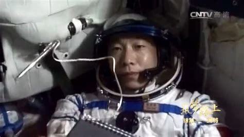 航天英雄杨利伟，乘坐神舟五号飞船首次进入太空！