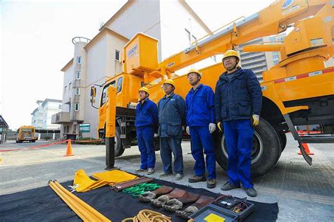 浙江宁波市北仑区供电公司加强带电作业建设持续提升优质服务水平|界面新闻