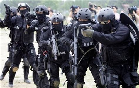 未来特警的顶尖装备的构想--中国特警那套装备很酷