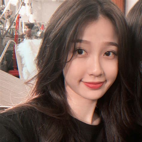 甜美女生头像虞书欣可爱