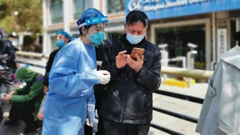 上海有3万余名社区卫生工作者，他们筑牢了疫情防控网底_浦江头条_澎湃新闻-The Paper