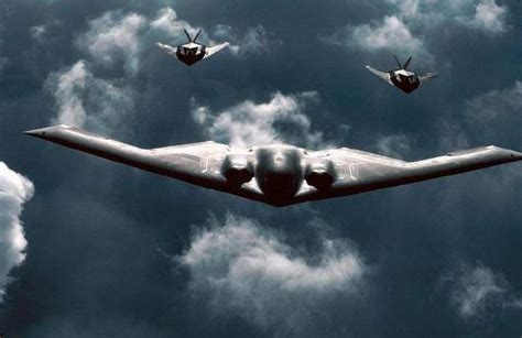 美国B-2隐身战略轰炸机厉害在哪里？|轰炸机|战略轰炸机|美军_新浪新闻