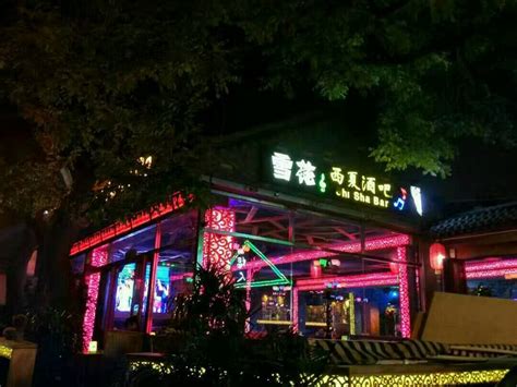 实拍：北京后海酒吧街，摄影师记录的夜生活和美女歌手|后海|酒吧|实拍_新浪新闻