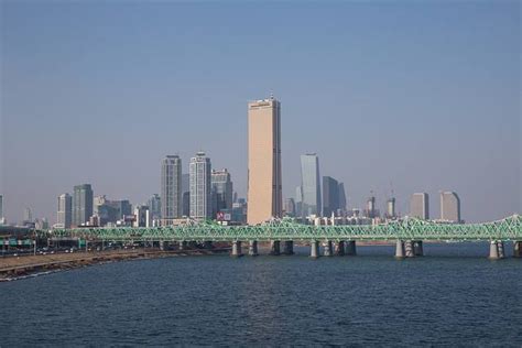 韩国首尔盘浦汉江大桥彩虹喷水4月1日就要开始了！到时候记得去看啊