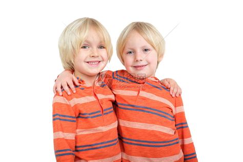 如何帮双胞胎男孩取名字，有什么需要注意的 -好名字网