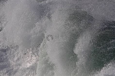 大风雨如磐的海浪飞溅特写镜头高清图片下载-正版图片506063519-摄图网