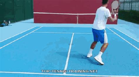 超详细图解教你网球对墙练习方法_楚天运动频道