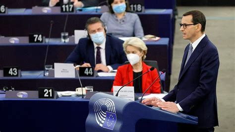 面对制裁威胁，波兰总理大吐苦水：欧盟在“拿枪指着我们的头”__财经头条