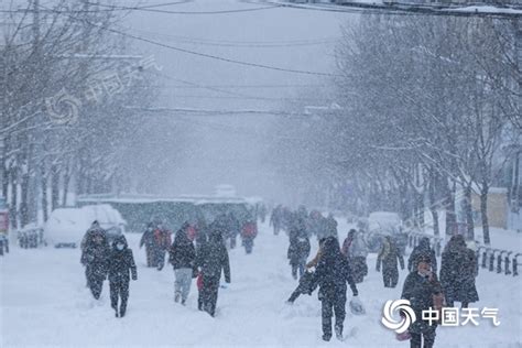 风雪过后 哈尔滨民众忙清雪保畅通-天气图集-中国天气网