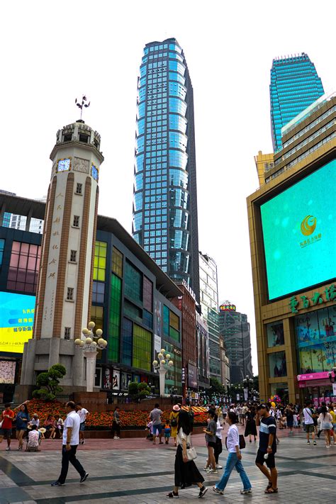 解放碑全称“人民解放纪念碑”，位于重庆市渝中区商业区最核心位置|渝中区|商业区|解放碑_新浪新闻