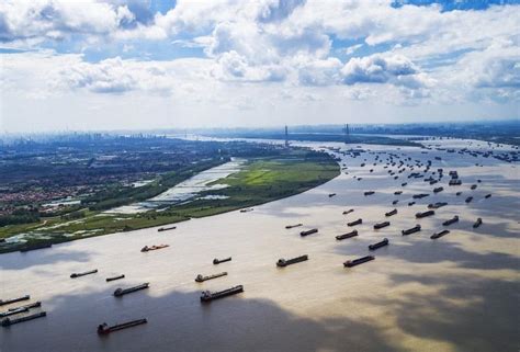 长江流域最大载重吨位电动货船在南京首航_我苏网