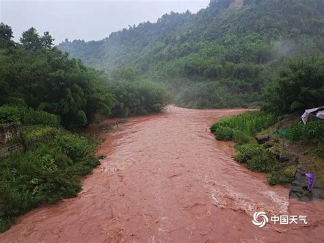 四川省平武县因降雨河水暴涨突发山洪，致3人死亡5人失联