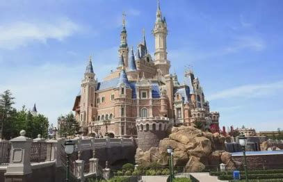 上海迪士尼“五一”假期多个单日门票已售罄，热门项目排队超三小时