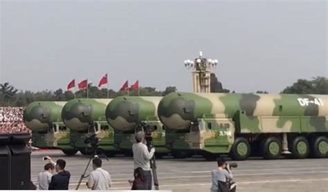 中国战略导弹部队成立四十年实现跨越式发展