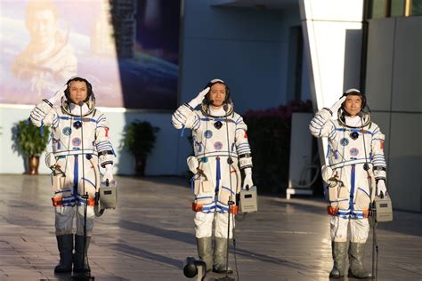 致敬中国飞天“梦之队” 13年间11名航天员六问九天 - 中国军网