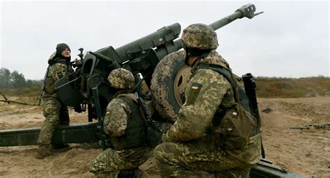 乌克兰称边境俄军数量很快将达12万，呼吁西方再对俄制裁_凤凰网