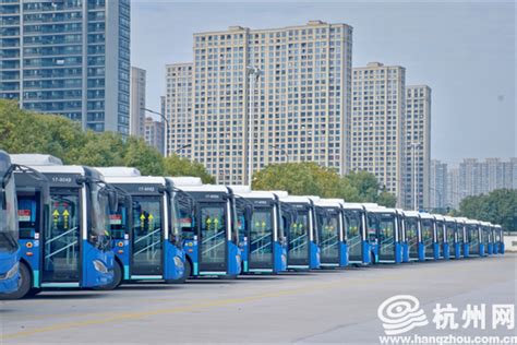 杭州公共交通免费首日 乘客人数显著增加_新浪图片