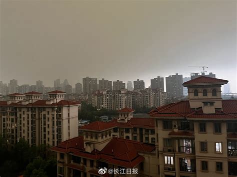 武汉遭暴雨雷电袭击 湖北多地有50毫米以上降水_频道_凤凰网