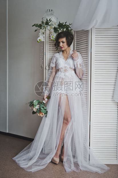 暴露的女生壁纸图片
