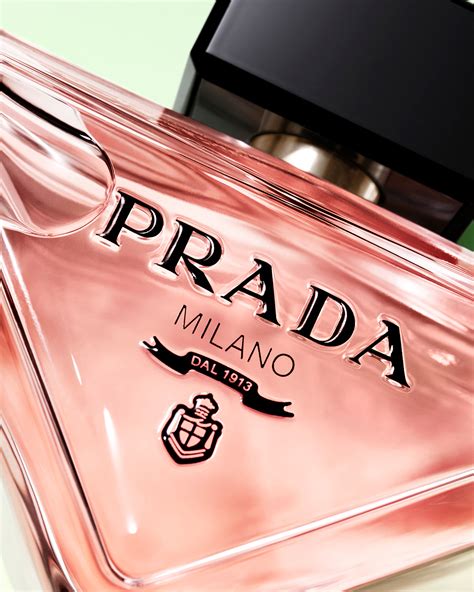 Prada普拉达香水美妆 推出全新PARADOXE「我本莫测」女士香水 | 《TATLER尚流》中文官方网站 | 奢华生活方式体验指南