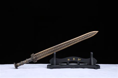 越王勾践剑其实是史前文明遗物？它的性能远远超越时代 - 知乎