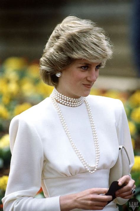 凯特王妃佩戴珍珠项链亮相英女王结婚纪念日 – 我爱钻石网官网