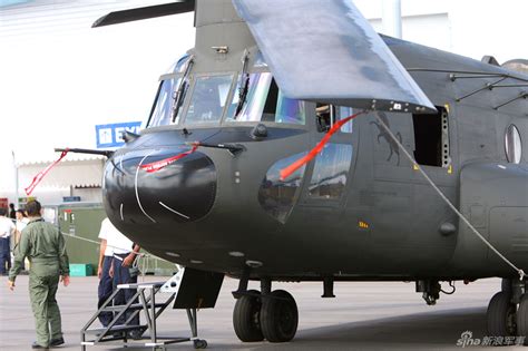 空军搜救团新锐直升机出动，四川灾区救起39人，飞行员单轮着陆|直升机|飞行员|陆军航空兵_新浪新闻