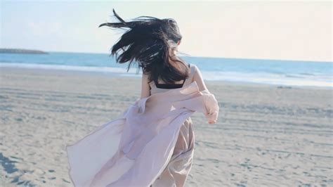【1920x1200】写给海洋 唯美海边沙滩 白色裙子美女舞蹈桌面壁纸 - 彼岸桌面