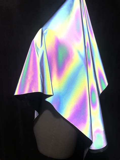 高亮炫彩彩虹反光布料－未来感科技风 七彩反光夜光时装风衣面料-阿里巴巴