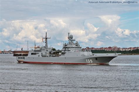 航行中的俄罗斯海军登陆舰