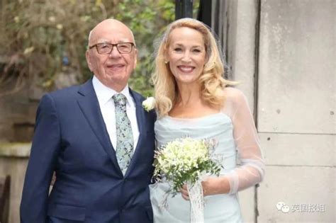 84岁传媒大亨默多克再婚 婚礼上六个女儿担任伴娘|界面新闻 · 娱乐
