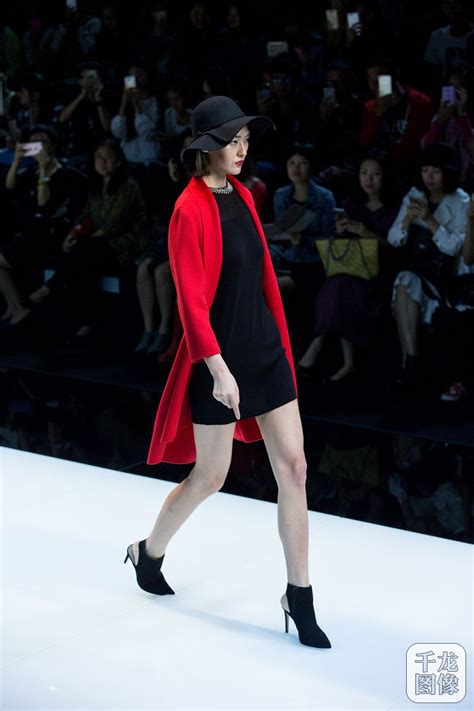 伊里兰品牌亮相2016北京时装周 发布“四季”女装产品（图）（36）-千龙网·中国首都网